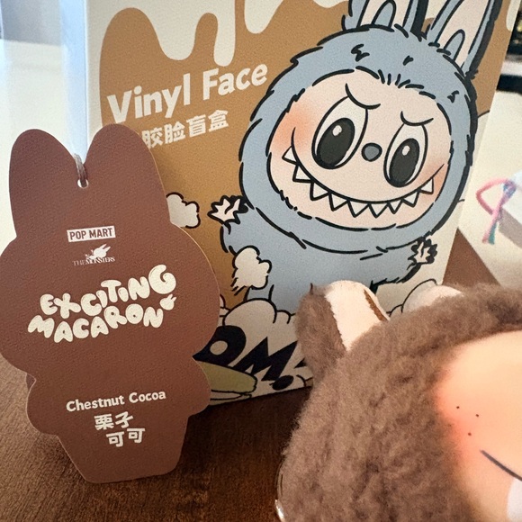 Macaron Chestnut Cocoa Vinyl Figure - Picture 3 of 3